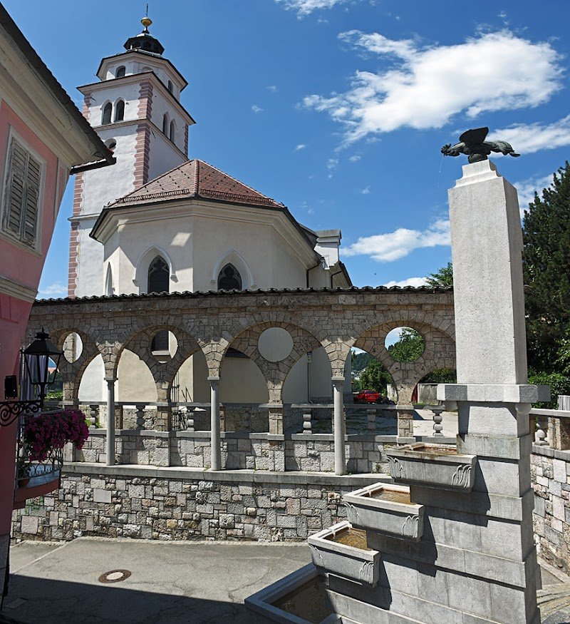 Cerkev Rožnovenske Matere Božje