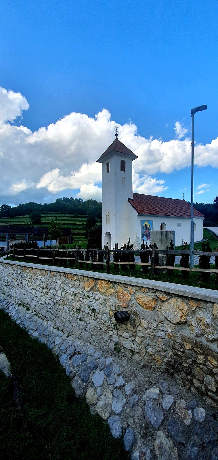 Cerkev sv. Družina - dodatna slika
