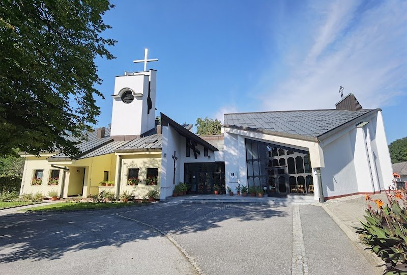 Cerkev svete Družine - dodatna slika