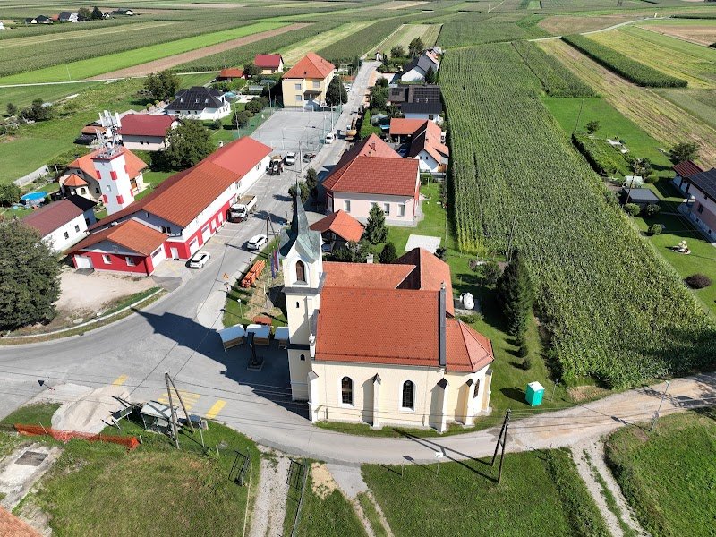 Cerkev svete Družine - dodatna slika