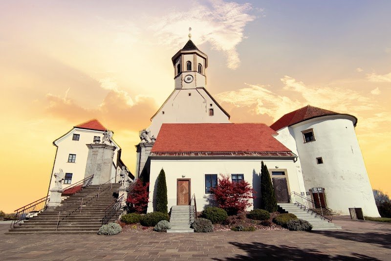 Gotska Bazilika Marije Zavetnice s plaščem
