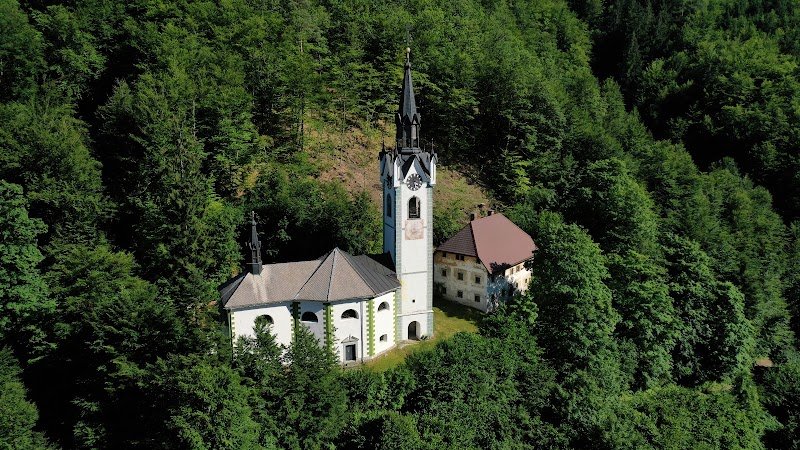 Podružnična cerkev Matere Božje "Pri Kapelici"